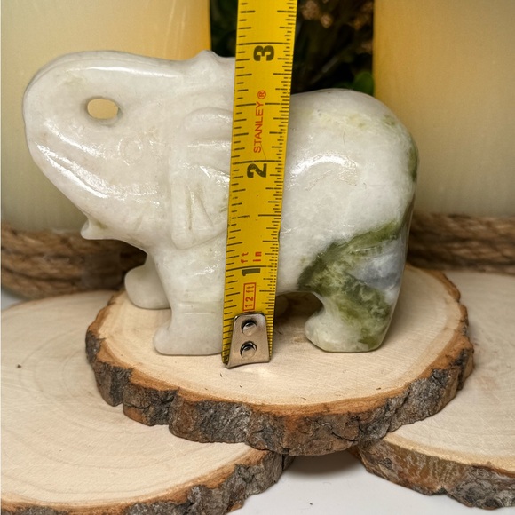 Jade Elephant - Picture 3 of 10